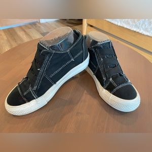 Blowfish Hightop Black Sneakers - size: 7